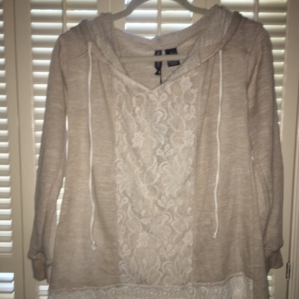 Sweatshirt with lace panel